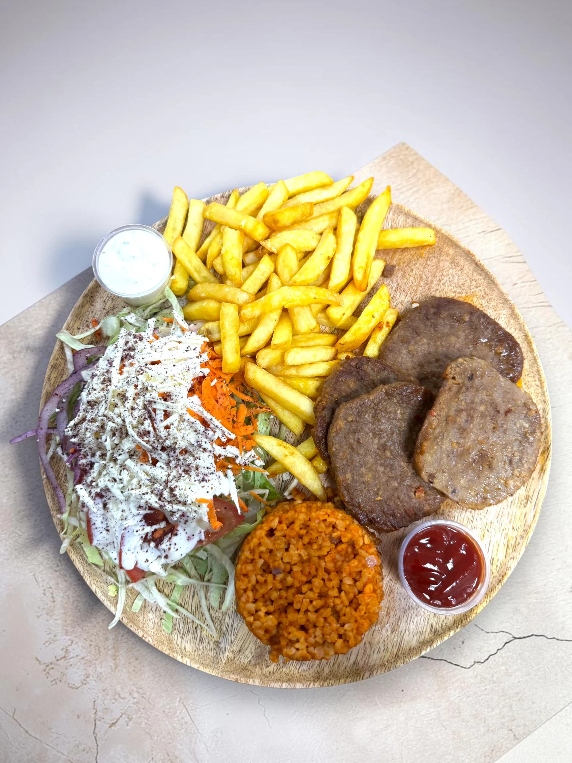 Assiette kefta Istanbul Kebab Houdain - blé crudités frites kefta