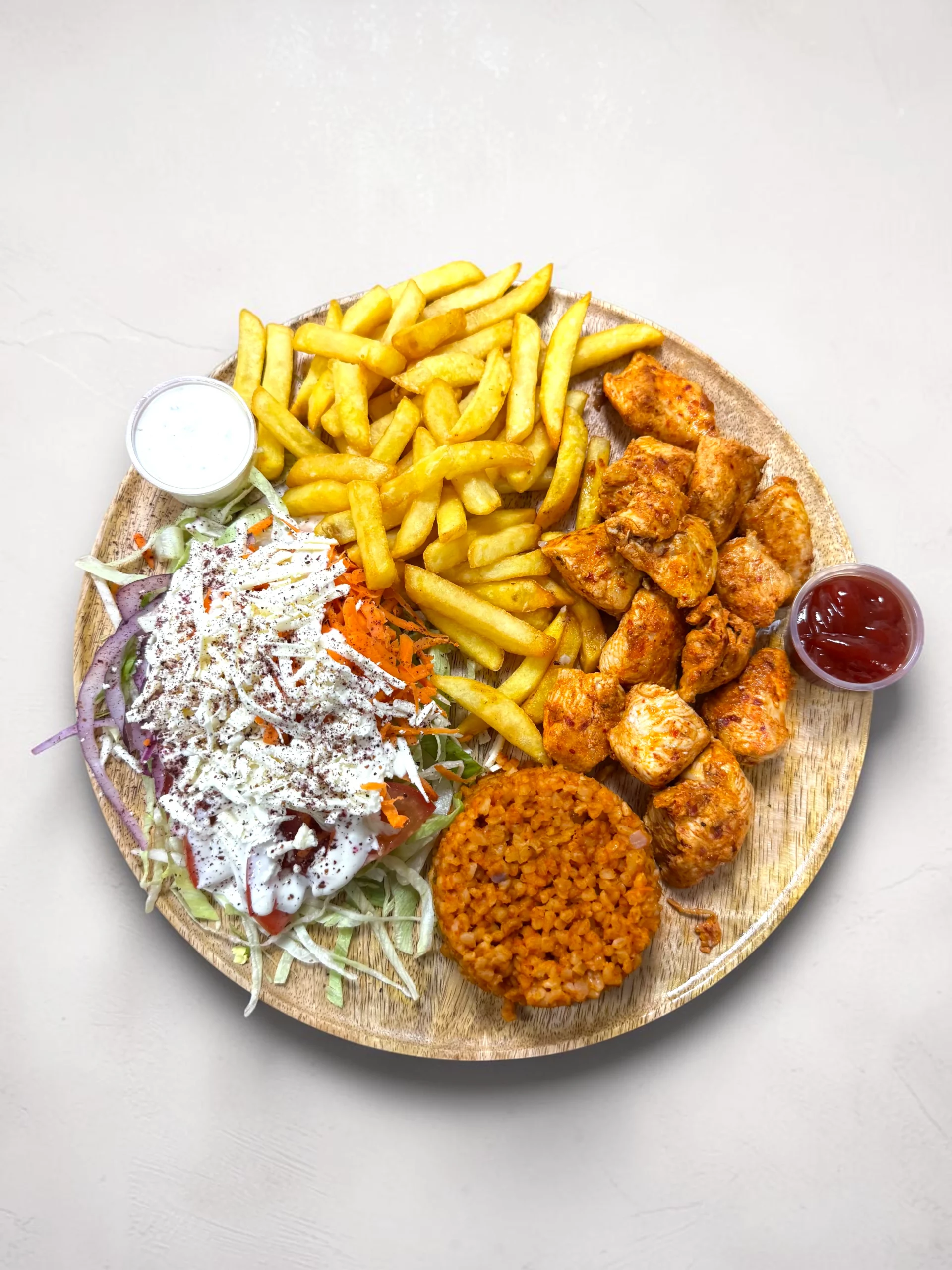 Assiette brochette poulet Istanbul Kebab Houdain - blé crudités frites poulet