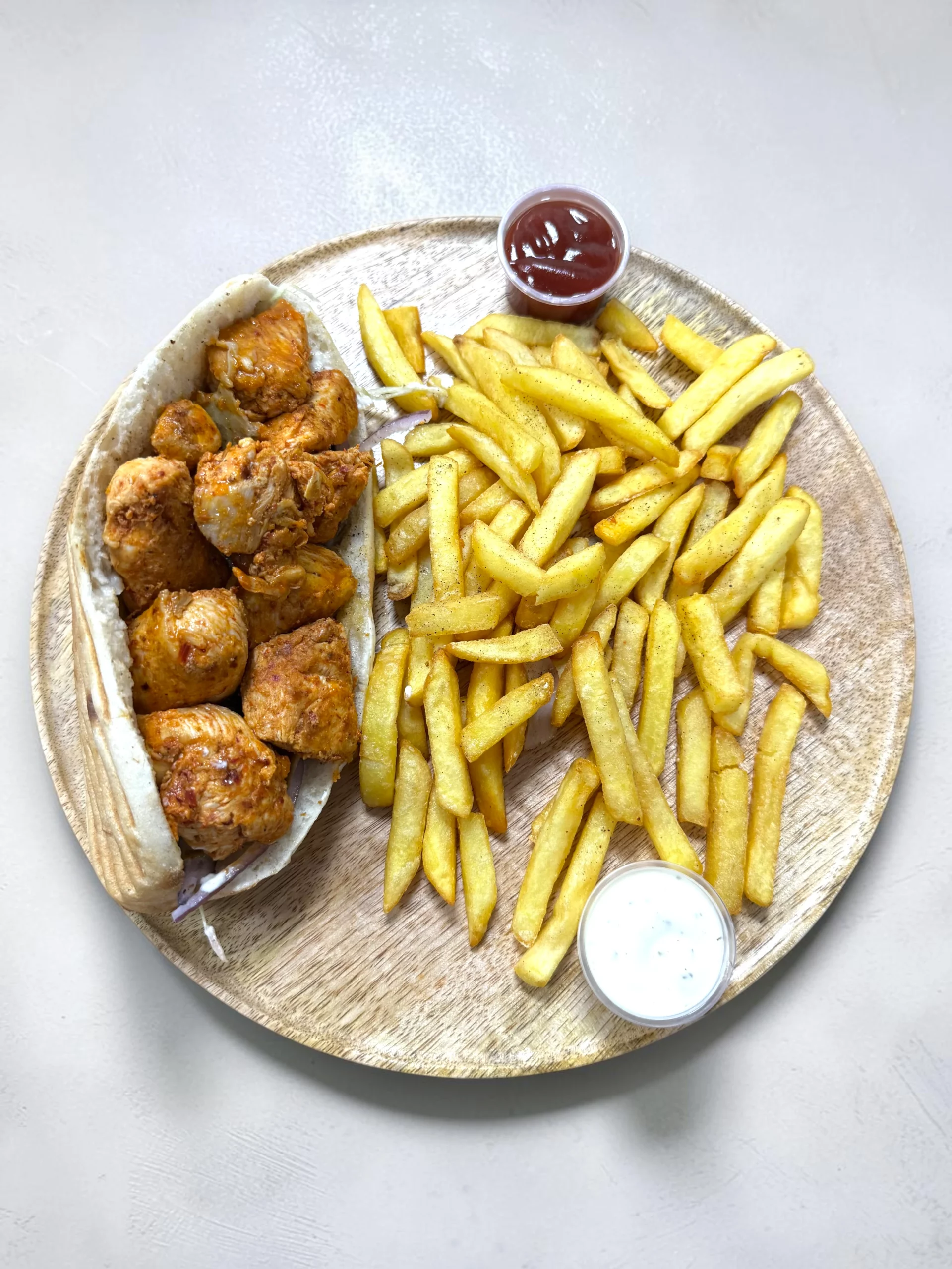 Kebab brochette poulet Istanbul Kebab Houdain - pain brochette poulet crudités sauce